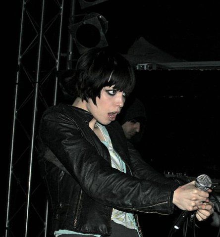 Alice Glass Alice Glass Crystal Castles, Alice Glass, Full Fringe, Crystal Castles, Crystal Castle, Emo Girls, Girl Gang, Haircut Ideas, I Love Girls