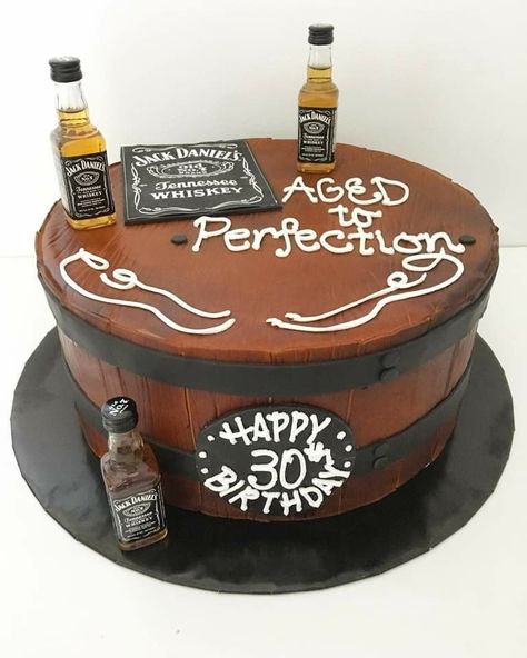 Birthday Cupcakes For Boyfriend, Cupcakes For Boyfriend, Dirty Thirty Cake, 50th Birthday Cake Images, 21st Birthday Cake For Guys, Jack Daniels Birthday, Jack Daniels Cake, Rodjendanske Torte, Birthday Boyfriend