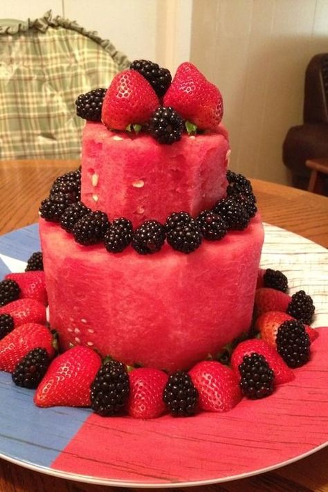 Paleo Birthday Cake, Fruit Birthday Cake, Patisserie Vegan, Fresh Fruit Cake, Cake Light, Fruit Creations, Fruit Birthday, Watermelon Cake, Dessert Aux Fruits