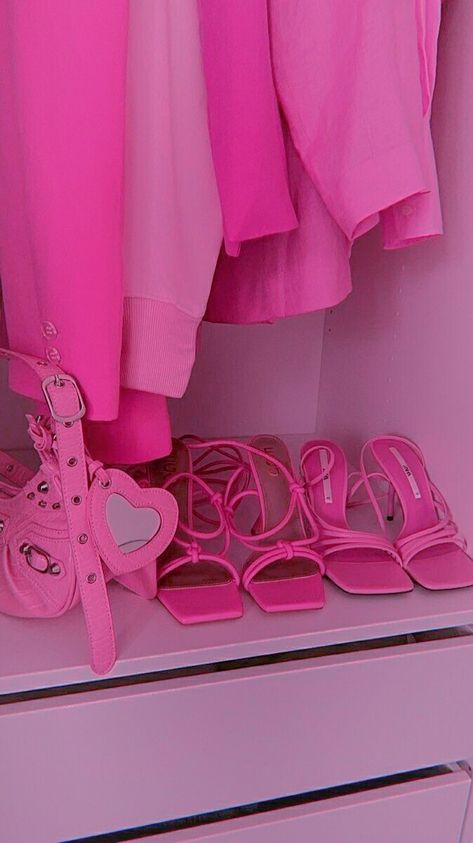 Hot Pink Fashion Aesthetic, Bright Color Asethic, Lash Aesthetic, Barbie Aesthetics, Hot Pink Barbie, Wallpaper Rosa, Hot Pink Wallpaper, Hot Pink Fashion, Barbie Vibes