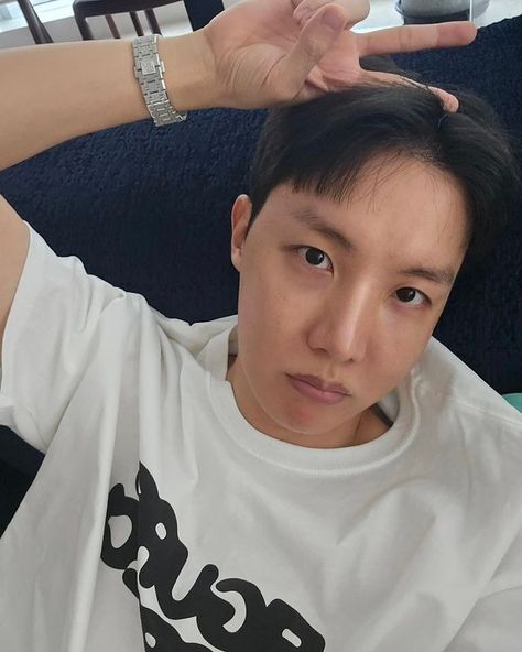 jhope (@uarmyhope) • Instagram photos and videos Hope Pictures, Jhope Cute, Bts Bulletproof, Manx, Gwangju, Hoseok Bts, First Love Bts, Bts J Hope, Kim Jisoo