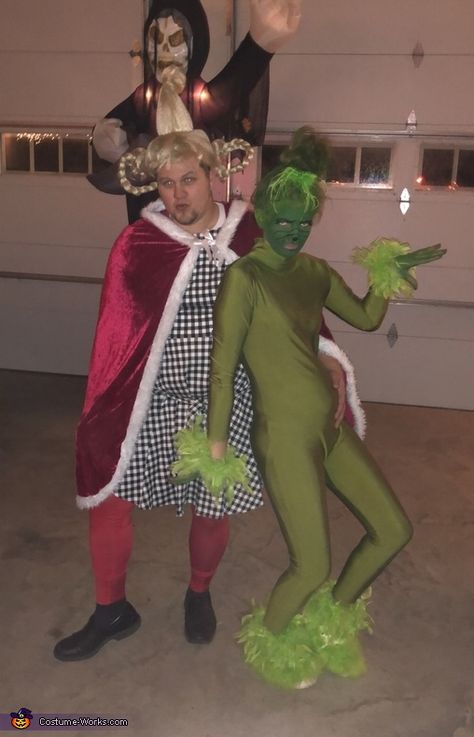 Couples Grinch Costume, Grinch Couple Costume, Cindy Lou Hoo Costume, Pregnant Grinch, Pregnant Grinch Costume, Grinch And Cindy Lou Costume, Funny Two Person Halloween Costumes, Grinch Costume Ideas, Grinch Costume Diy