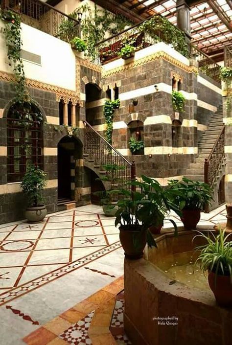 Damascus Damascene House, Arabian Decor, Courtyard House Plans, Craftsman Style House, Casa Patio, Craftsman Style House Plans, Patio Interior, Courtyard House, Traditional Architecture