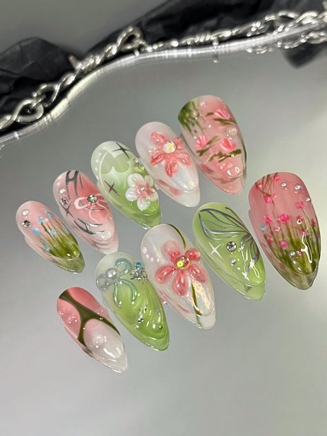 -All sets are made with GEL nail polish. You can reuse all of the nails multiple times if you take care of them.  -I only work with high-quality luxury press on nails -Every nail in my shop is handmade, hand painted with love & care. 💞 🌵𝐒𝐢𝐳𝐞🌵 -My nail shop has different measurement methods.  *Will not measure according to the curvature of the nail. -Please follow the instruction photo for size measurement. 🌵𝐄𝐚𝐜𝐡 𝐍𝐚𝐢𝐥 𝐬𝐞𝐭 𝐢𝐧𝐜𝐥𝐮𝐝𝐞𝐬🌵 -10 nails of your size -24 adhesive sheets -nail file -mini buffer -cuticle stick. -Alcohol Pad. -3ml Nail Remover. 🌵𝐍𝐚𝐢𝐥𝐬 𝐰𝐢𝐥𝐥 𝐥𝐚𝐬𝐭 𝐟𝐨𝐫🌵  1-3 days using adhesive sheets  2-3 weeks using nail glue. *🌵𝐏𝐫𝐨𝐜𝐞𝐬𝐬𝐢𝐧𝐠 𝐭𝐢𝐦𝐞🌵 4-12 days for the nails to be made. ▪️Send me a message if you have any questions or c Pink Tulip Nails, Mitsuri Nails Design, Nail Shape For Wide Nail Beds, Hmong Nails, Guatemala Nails, Hydrangea Nail Art, Custom Press Ons, Colorful Square Nails, Marie Antoinette Nails