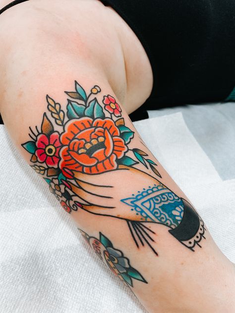 Bouquet Of Flowers Tattoo Traditional, Hand Holding Flower Tattoo Traditional, Trad Tattoo Hand, American Traditional Hand Holding Flower, Tattoo Of Hand Holding Flowers, American Traditional Bouquet Tattoo, Hand Holding Fan Tattoo, Hand Holding Bouquet Tattoo, Bouquet Tattoo Traditional