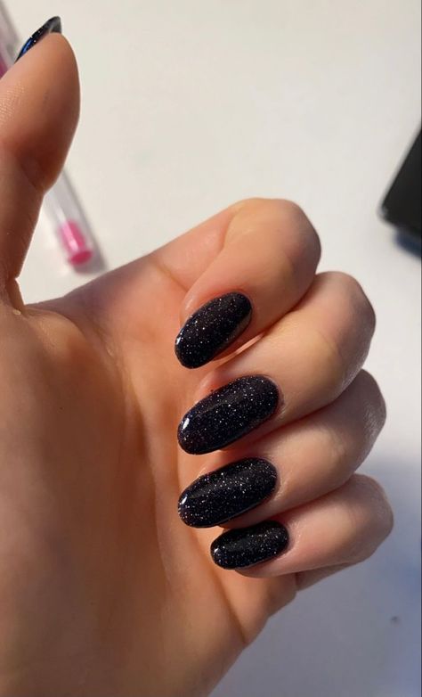 💅 Black Glitter Oval Nails, Gel Nails Black Glitter, Short Acrylic Nails Black And Silver, Sparkly Black Tip Nails, Black Shimmer Nails Acrylic, Black And Shiny Nails, Glittery Black Acrylic Nails, Black Hoco Nails Almond, Black Nails With Glitter Almond