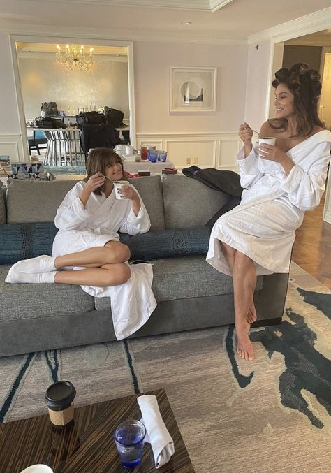 kaia gerber and cindy crawford Super Rich Kids, Teenage Daughters, Future Mom, New York Apartment, Kaia Gerber, Rich Kids, Cindy Crawford, Miss Dior, Mom Daughter