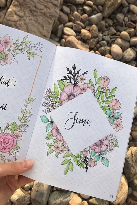 Check out these super cute floral bullet journal page examples for ideas! Flower Bullet Journal, Notesbog Design, Crazy Laura, Wallpaper Seni, Bullet Journal 2020, Bullet Journal Cover Ideas, Bullet Journal Mood, Bullet Journal Aesthetic, Bullet Journal Notebook