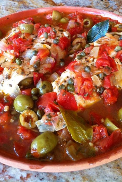 Veracruz Sauce Recipe, Veracruz Sauce, Red Snapper Recipes, Colourful Food, Snapper Recipes, Seafood Entrees, Red Snapper, Pescatarian Recipes, Health Recipes