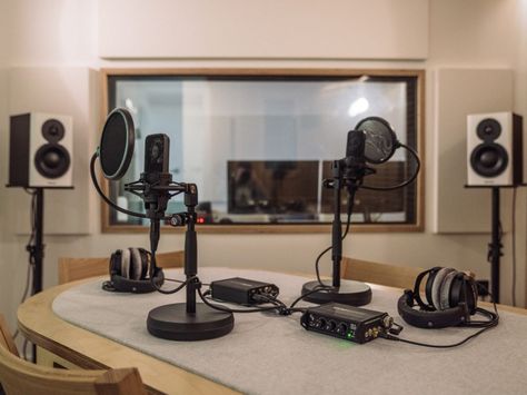 Radio Studio Design, Podcast Studio Design Home, Podcast Studio Design Ideas, Podcast Room Ideas, Podcast Set Design, Podcast Recording Studio, Podcast Studio Design, Podcast Room, Podcast Recording