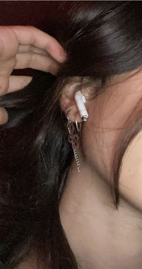 Airpods Pro Aesthetic In Ear, Black Earbuds Aesthetic, Airpods In Ear Aesthetic, Bhoomi Core, What To Name Your Airpods, Angela Core Aesthetic, Earphone Aesthetic, Ear Phones Aesthetic, Cute Earphones