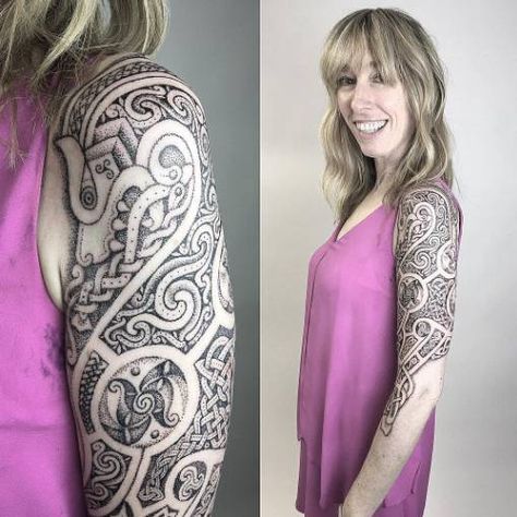 Celtic tattoo with lots of knots. Tattoo Ladies, Celtic Sleeve Tattoos, Symbole Viking, Design Dragon, Knot Tattoo, Celtic Tattoo, Back Of Shoulder Tattoo, Norse Tattoo, Nordic Tattoo