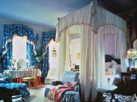 Patricia Altschul's Tips for Creating a Timeless Home - The Glam Pad Pretty Bedrooms, Mario Buatta, Traditional Chic, Glam Pad, American Interior, English Country Style, Decor Ikea, Enchanted Home, Classic Interior Design