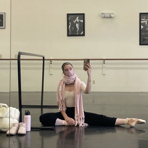 sloane winthrop aesthetic | powerless by elsie silver | chestnut springs series | jasper gervais | sloanejasper Ballet Pictures, Adult Ballet, Ballet Beauty, Dance Dreams, Ballet Inspiration, Girls Ballet, Ballet Clothes, Dancing Aesthetic, Ballet Class