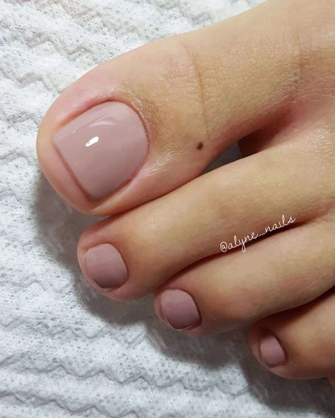 Dusty Rose Pedicure, Pedicure Colours Fair Skin, Pedicure Light Pink, Nude Pedicure Ideas, Nude Pedicure Toenails, Natural Pedicure Color, Foot Nails Color, Natural Toe Nails, Nude Toe Nails