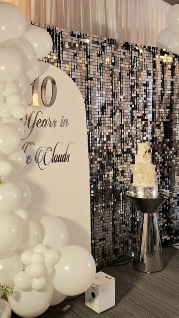 Restaurant Anniversary Celebration Ideas, Happy Anniversary Balloon Decoration, Mom Dad Anniversary, Corporate Anniversary, Anniversary Party Decorations, Shimmer Wall, Love Always Wins, Anniversary Dinner, Marriage Anniversary