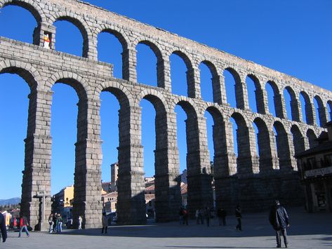 Ancient Rome Kids, Roman Bath House, Roman Aqueduct, Roman Roads, Famous Bridges, Rome City, Spanish Wine, Roman Architecture, Roman Baths