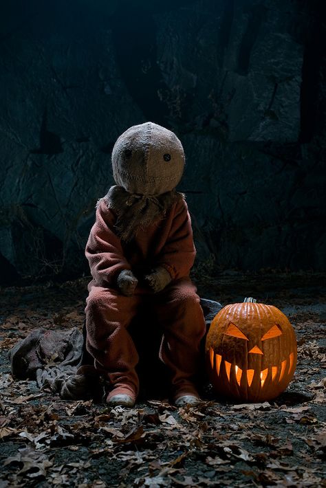 https://flic.kr/p/fBEkHT | Trick 'r Treat | The stars portrait.  Warner Bros. Pictures and Legendary Pictures’ horror thriller “Trick ‘r Treat,” distributed by Warner Bros. Pictures.  © Joe Lederer 2013 Dekorasi Halloween, Labu Halloween, Halloween Diy Outdoor, Halloween Fest, Casa Halloween, Adornos Halloween, Halloween Prop, Halloween Garden, Halloween Yard Decorations