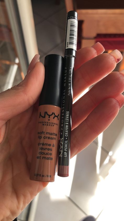 Abu Dhabi Nyx Matte Lips, Nyx Soft Matte Lip Cream Abu Dhabi, Brown Lip Pencil, Lips Combo, Pelo Color Vino, Glossy Lips Makeup, Nyx Soft Matte Lip Cream, Lip Combos, Makeup Accesories