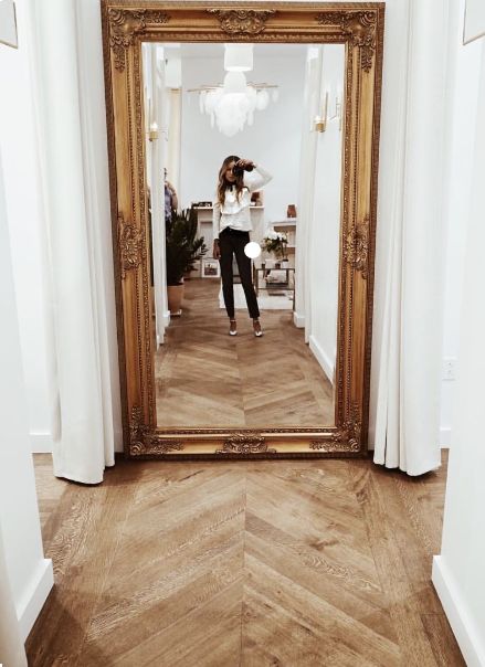 Brighten and smarten up any passage with a mirror! We have hundreds of mirrors in various shapes and sizes: https://www.thecrowncollection.co.za/product-category/mirrors/ End Of Hallway, Appartement New York, Hallway Mirror, Smart Tiles, Foyer Decorating, California Homes, Design Case, House Inspiration, My Dream Home