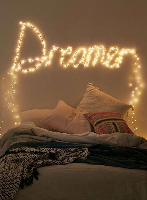 10 Supercool and easy string lights decor ideas for your home Bilik Tidur, Girl Bedroom Decor, Cute Room Decor, Teen Room, Teen Bedroom, Dream Rooms, Dream Bedroom, My New Room