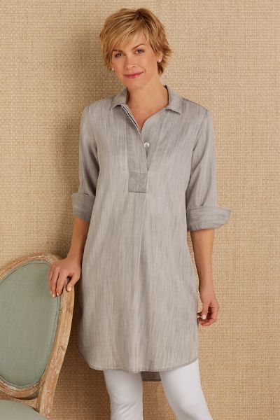 In stylish Silver Grey, our Francoise Tencel Tunic has the euro-chic look that everyone wants this spring season! This tunic provides a multitude of styling opportunities. Tunic Designs, Salwar Kamiz, Dress With Sleeves, Chic Blouses, Shirt Dress Casual, Women Tunic Tops, Mode Hijab, Kurta Designs, Soft Surroundings