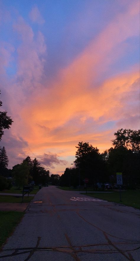 Summer Midwest Aesthetic, Summer In The Midwest, Midwest Wallpaper, Late Summer Aesthetic, Midwest Sunset, Wisconsin Aesthetic, Midwestern Summer, Midwest Core, Romanticizing Summer