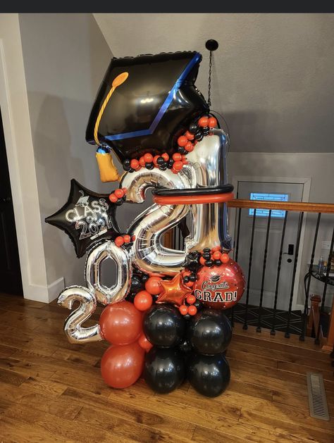 Graduation Arrangements, Graduation Balloon Bouquets, Graduation Party Backdrops, Graduation Table Decorations, Graduation Tables, Roller Skating Party, Balloon Frame, Graduation Party Diy, Baby Reveal Party