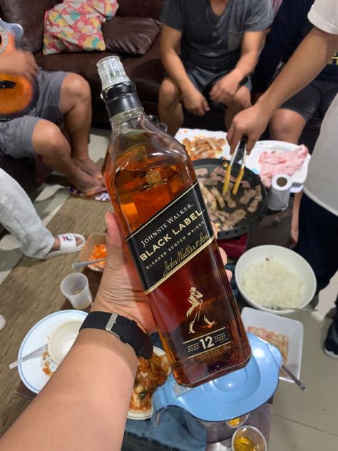 Alcoholic Drinks Aesthetic, Prank Photos, Dinner Tiktok, Drinks Pictures, Alcoholic Drinks Pictures, Home Alcohol Bar, Johnnie Walker Black Label, Alcoholic Desserts, Shots Alcohol