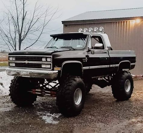 Older Trucks Chevrolet, Old International Trucks, Old Lifted Trucks, 80s Chevy Truck, Kc Lights, Pretty Trucks, Chevrolet Trucks Silverado, Old Chevy Trucks, Chevy Trucks Older