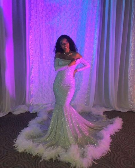 Mermaid Gown Prom, Prom Dresses Black Girls Slay, Prom Dresses Black, Prom Girl Dresses, Senior Prom Dresses, Floor Length Prom Dresses, Long Sleeve Prom, Prom Dress Inspiration, Cute Prom Dresses