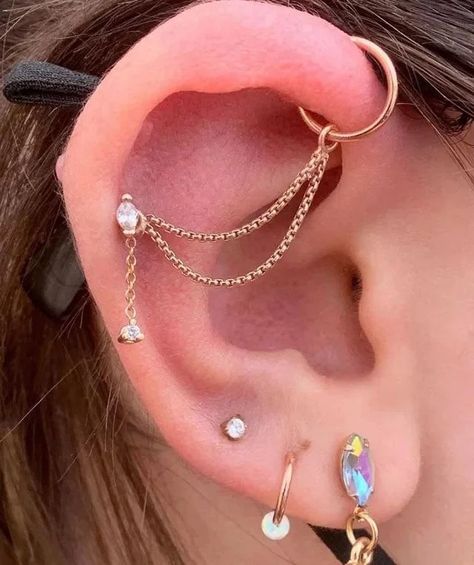 Classy Industrial Piercing, Pretty Industrial Piercing, Cute Industrial Piercing Jewelry, Dainty Industrial Piercing, Vertical Industrial Piercing, Industrial Piercing Aesthetic, Industrial Piercing Ideas, Ear Mapping, Chain Industrial Piercing