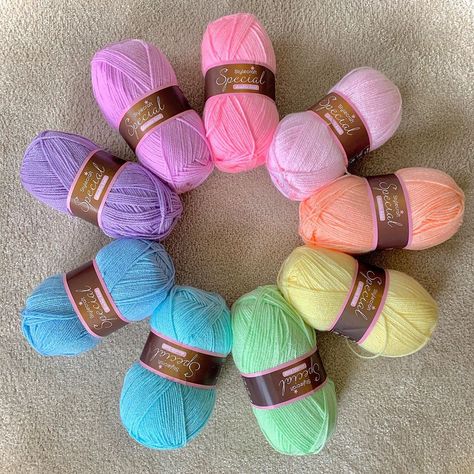 Kelly Waddell on Instagram: “Looking forward to starting my next order! #crochet #crochetersofinstagram #crochetaddict #crochetersofig #crochetlove #crocheting…” Yarn Palette, Yarn Display, Pastel Crochet, 100 Crochet Stitches, Yarn Color Combinations, Crochet Ball, Tapestry Crochet Patterns, Kawaii Crochet, Rainbow Crochet