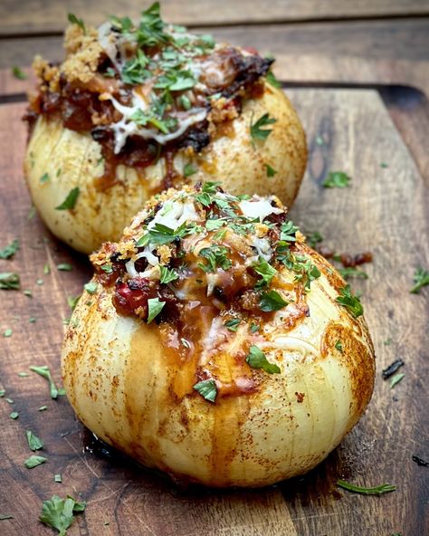 Smoked and Stuffed Vidalia Onions - Stuffed Vidalia Onion Recipes, Smoked Onions In Smoker, Pasta Filling, Vidalia Onion Recipes, Onion Ring, Roasted Onions, Bbq Seasoning, Cheesy Pasta, Easy Eat