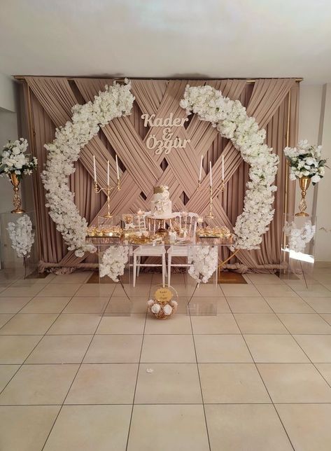 Nikah Decor, Wedding Stage Decor, Wedding Background Decoration, Wedding Reception Backdrop, Wedding Stage Design, Desi Wedding Decor, Wedding Planning Decor, Curtain Backdrops, Wedding Backdrop Design