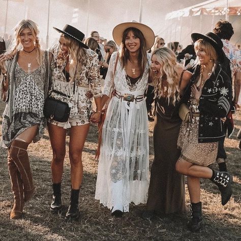 Look Lollapalooza, Woodstock Outfit, Mode Coachella, Bonnaroo Outfits, Boho Festival Outfit, Boutique Boho, Stile Boho Chic, Ethno Style, Look Festival