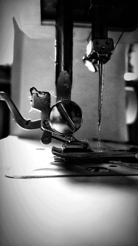 Vintage Sewing Machine Aesthetic, Needle And Thread Aesthetic, Observation Photography, Sewing Machine Aesthetic, Sewing Machine Photography, Sewing Vibes, Sewing Pictures, Photography Perspective, Sewing Aesthetic