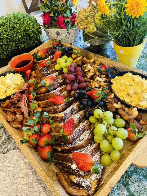 French toast board French Toast Charcuterie Board, French Toast Board, Toast Charcuterie Board, Toast Platter, Toast Board, Toast Bar, French Toast Brunch, Board Recipes, Fancy Breakfast