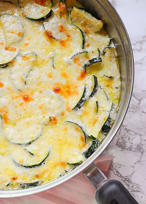 Cheesy Zucchini Gratin! (Low Carb) - My Incredible Recipes Zucchini Sides, Crockpot Low Carb, Soup Recipes Crockpot, Low Carb Ideas, Cook Zucchini, Zucchini Bake, Zucchini Gratin, Recipes Crockpot Healthy, Keto Cupcakes