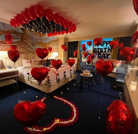 Valentine's Day Hotel, Valentine Day Aesthetic, Hotel Room Decoration, Aesthetic Valentines Day, Romantic Room Surprise, Romantic Dinner Decoration, Valentines Proposal, Romantic Valentines Day Ideas, Aesthetic Valentines