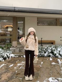 Korean Fashion Christmas, Winter Female Outfits, Japanese Outfits Winter, Asian Fall Fashion, South Korea Winter Outfit, Japan Fits Winter, Japan Outfits Fall, Douyin Winter Outfits, Tokyo Autumn Outfit