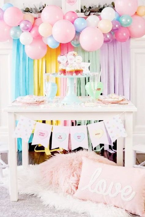 Fall in love with this sweet Valentine's Day party! Love the cupcakes! See more party ideas and share yours at CatchMyParty.com Sweetheart Party Theme, Sweetheart Baby Shower Ideas, Heart Themed Birthday, Sweetheart Dance, Valentines Ideas For Her, Shower Vibes, Valentines Birthday Party, Valentines Baby, Pregnancy Gender