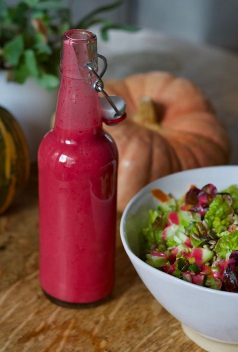 Cranberry Vinaigrette, Vegetarian Thanksgiving Recipes, Salad Dressing Recipes Healthy, Healthy Thanksgiving Recipes, Leftover Cranberry Sauce, Cranberry Relish, Easy Salad Dressing, Salad Toppers, Cranberry Salad