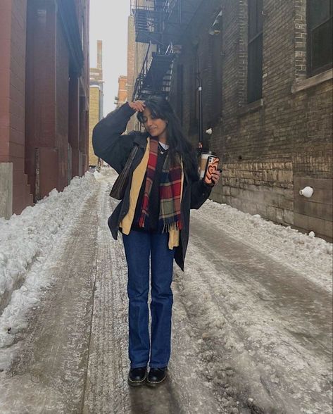 Winter Fits New York, Flea Market Outfit Winter, Winter Fits 90s, Cute Winter Outfits Nyc, Amsterdam Style Winter, November Outfits 2023, Cold Winter Layering Outfits, New York Cold Weather Outfits, Seattle Outfits Winter Rainy Days