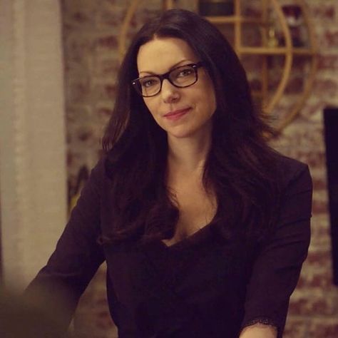 😍🔥😏@lauraprepon #lauraprepon #alexvause #oitnb #orangeisthenewblack #laylor #vauseman #taylorschilling #sorrynotsorry #season7 #actress… Alex And Piper, Alex Vause, Taylor Schilling, Laura Prepon, Middle Aged Women, Orange Is The New, Lauren Jauregui, Wearing Glasses, Orange Is The New Black