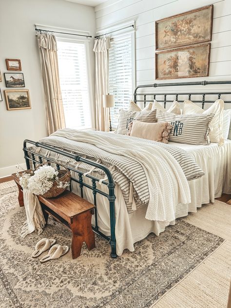 French Farmhouse Bedroom, Farmhouse Guest Bedroom, Benny Goodman, Cottage Bedroom, Country Bedroom, Farmhouse Bedroom Decor, Bedroom Refresh, Spare Bedroom, Farmhouse Bedroom