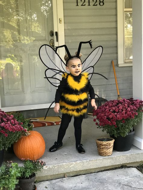 Diy Bee Costume, Baby Bee Costume, Bee Costume Diy, Toddler Boy Halloween Costumes, Diy Bee, Bumble Bee Costume, Diy Wings, Bee Wings, Honey Diy