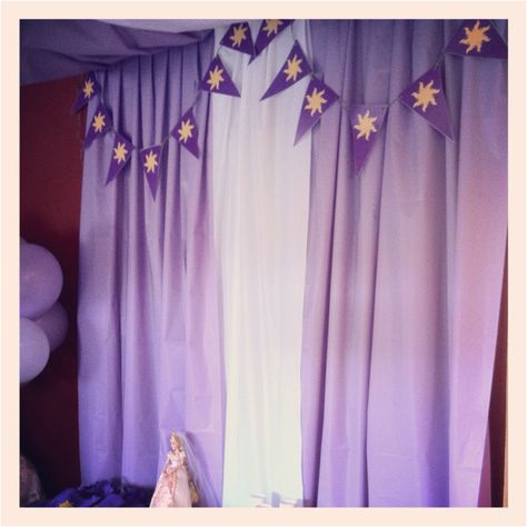 Tangled/Rapunzel party backdrop  --- Made the banner. Printed off a template to trace around for the little suns. Super cheap and easy decor. Just used construction paper. Tangled Party Backdrop, Tangled Photo Booth, Tangled Backdrop, Rapunzel Backdrop, Tangled Rapunzel Party, Homecoming Decorations, Tangled Wedding, Tangled Birthday Party, Rapunzel Birthday