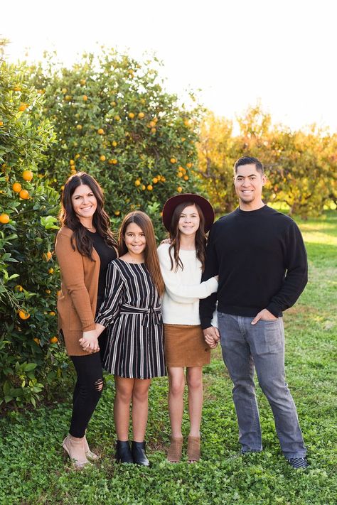 Gilbert, Arizona Orchard Family Photographer Mini Photo Session This session was SO special for me! All because of Nicole! Nicole is that beautiful mom and wife you see in these photos! We met a little over a year ago at a photography conference! That’s right, she’s a photographer too! We instantly bonded over our shared […] Family Photo Outfits Winter, Fall Family Outfits, Portret Feminin, Family Portrait Outfits, Family Photo Colors, Fall Family Portraits, Fall Family Photo Outfits, Hope Photography, Family Photoshoot Outfits