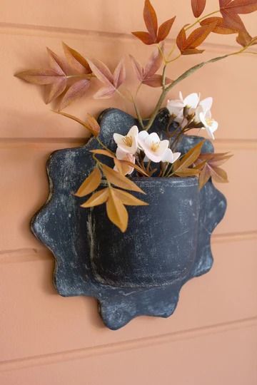 Wall Pockets Clay, Ceramic Wall Vase, Ceramic Wall Pocket, Wall Pocket Ideas, Pottery Wall Pockets, Clay Wall Decor, Wall Pots, Wavy Wall, Handmade Clay Pots